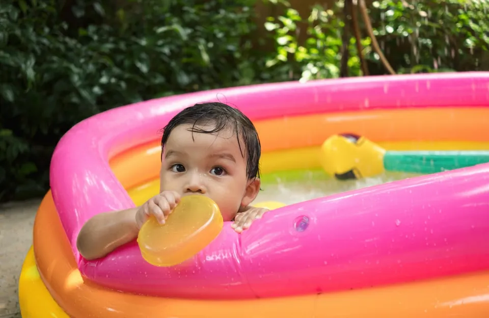 How To Clean An Inflatable Kiddie Pool -  Step by Step Guide 2023